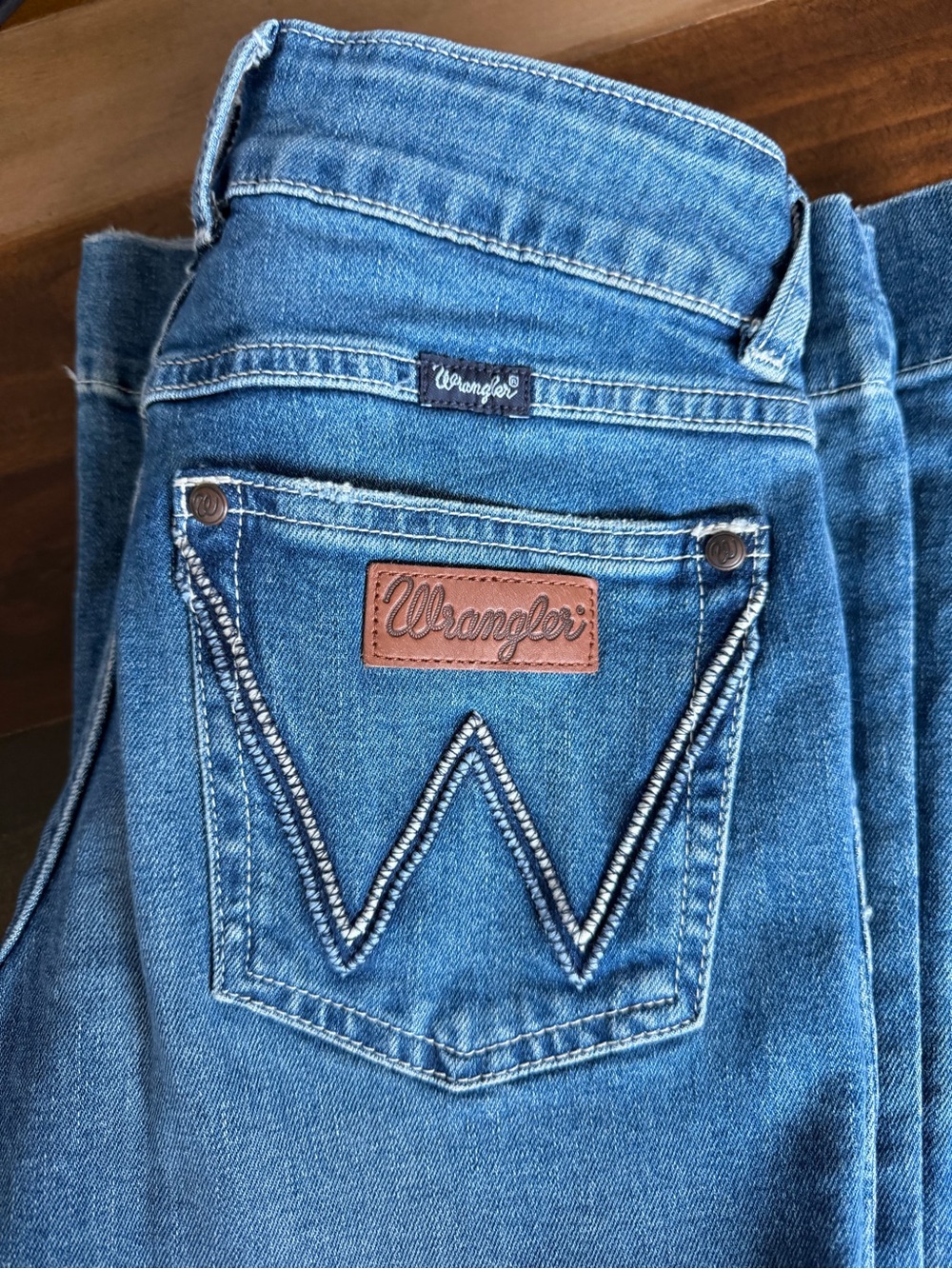 Wrangler Women's Medium Blue Boot Cut Jeans with Leather Logo Patch - Picture 1 of 4